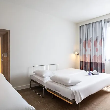 Hotel Novotel Brussels Off Grand Place Exterior photo